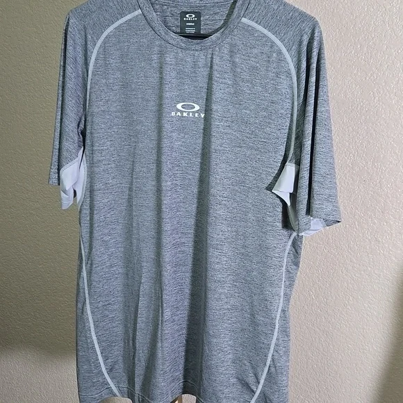 Oakley Gray Short Sleeve Performance Tee - Picture 3 of 6
